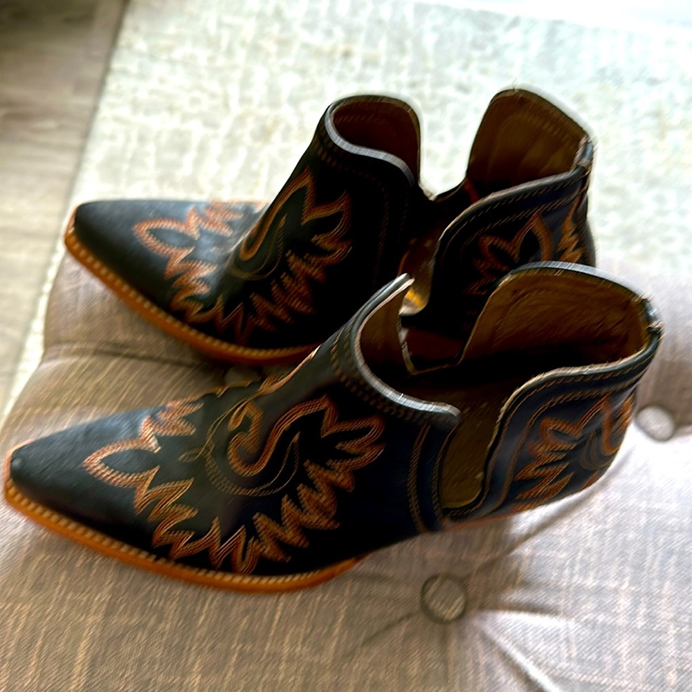 Cowboy Ariat ankle boots.